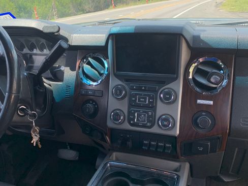 Used 2015 Ford F250 Lariat w/ Lariat Ultimate Package image 11