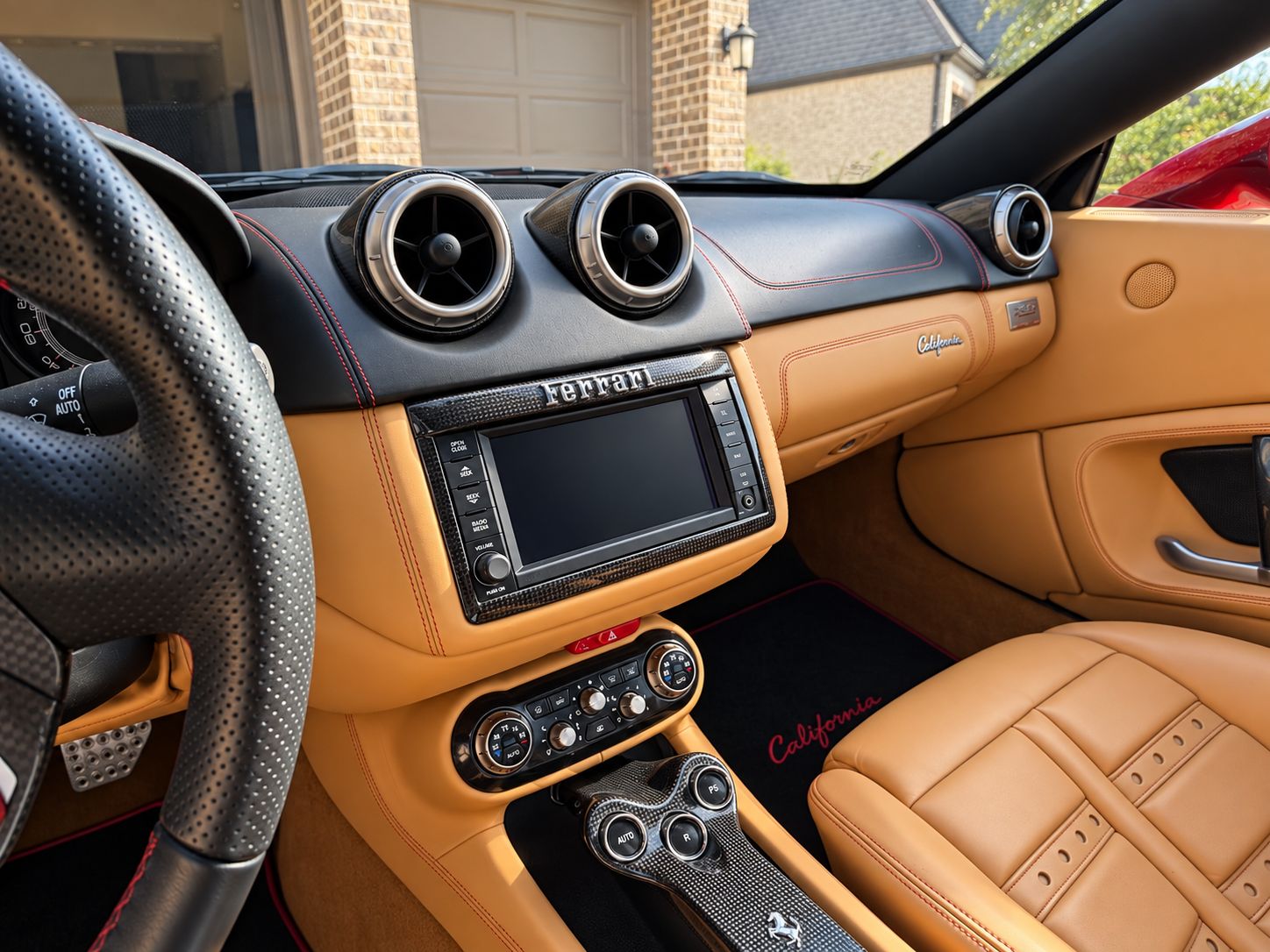 Used 2012 Ferrari California RWD image 4