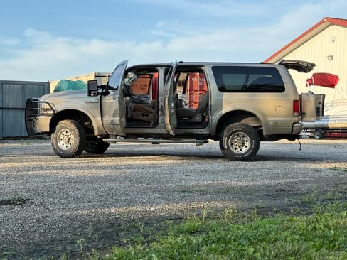 Used 2004 Ford Excursion Limited image 11