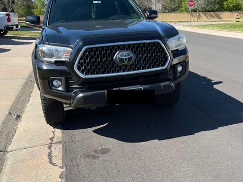 Used 2018 Toyota Tacoma TRD Off-Road AWD/4WD image 1