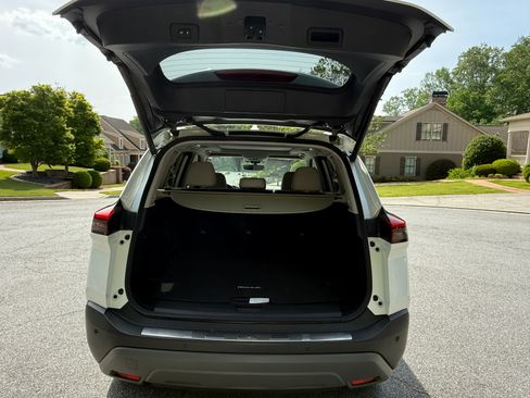 Used 2023 Nissan Rogue SV w/ SV Premium B Package image 6