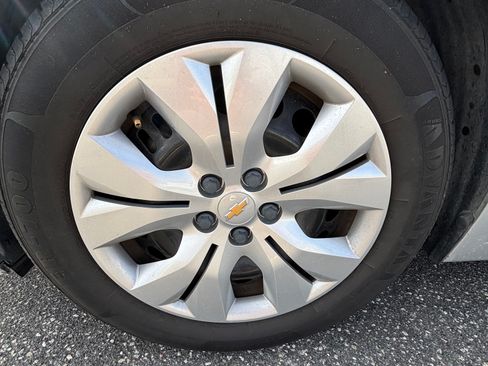 Used 2013 Chevrolet Cruze LS image 11