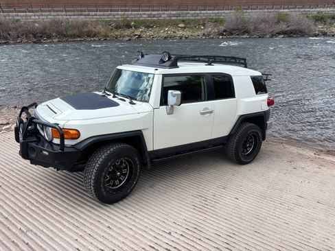 Used 2014 Toyota FJ Cruiser 4WD w/ Upgrade Package image 6