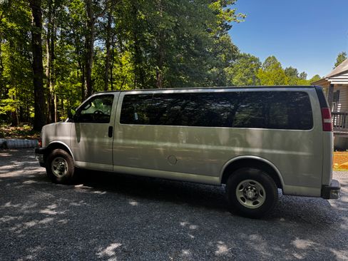 Used 2019 Chevrolet Express 3500 LT w/ LT Preferred Equipment Group RWD image 5