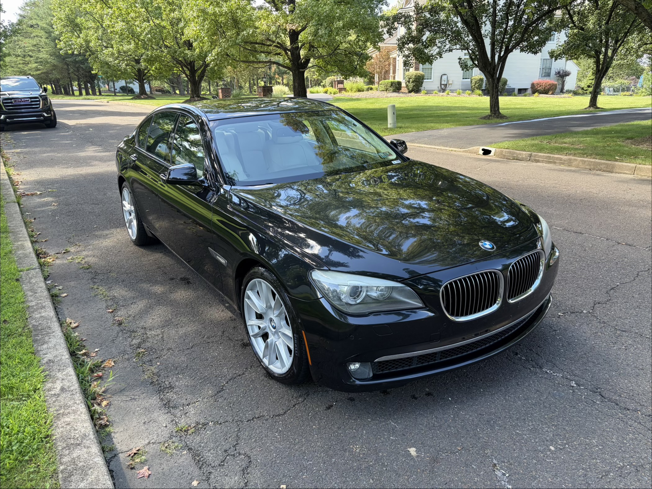 Used 2011 BMW 750i RWD image 4