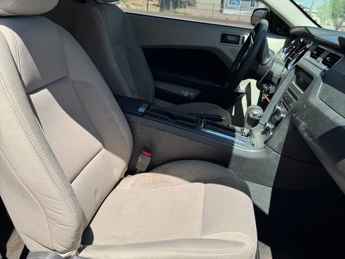 Used 2010 Ford Mustang Coupe RWD image 8