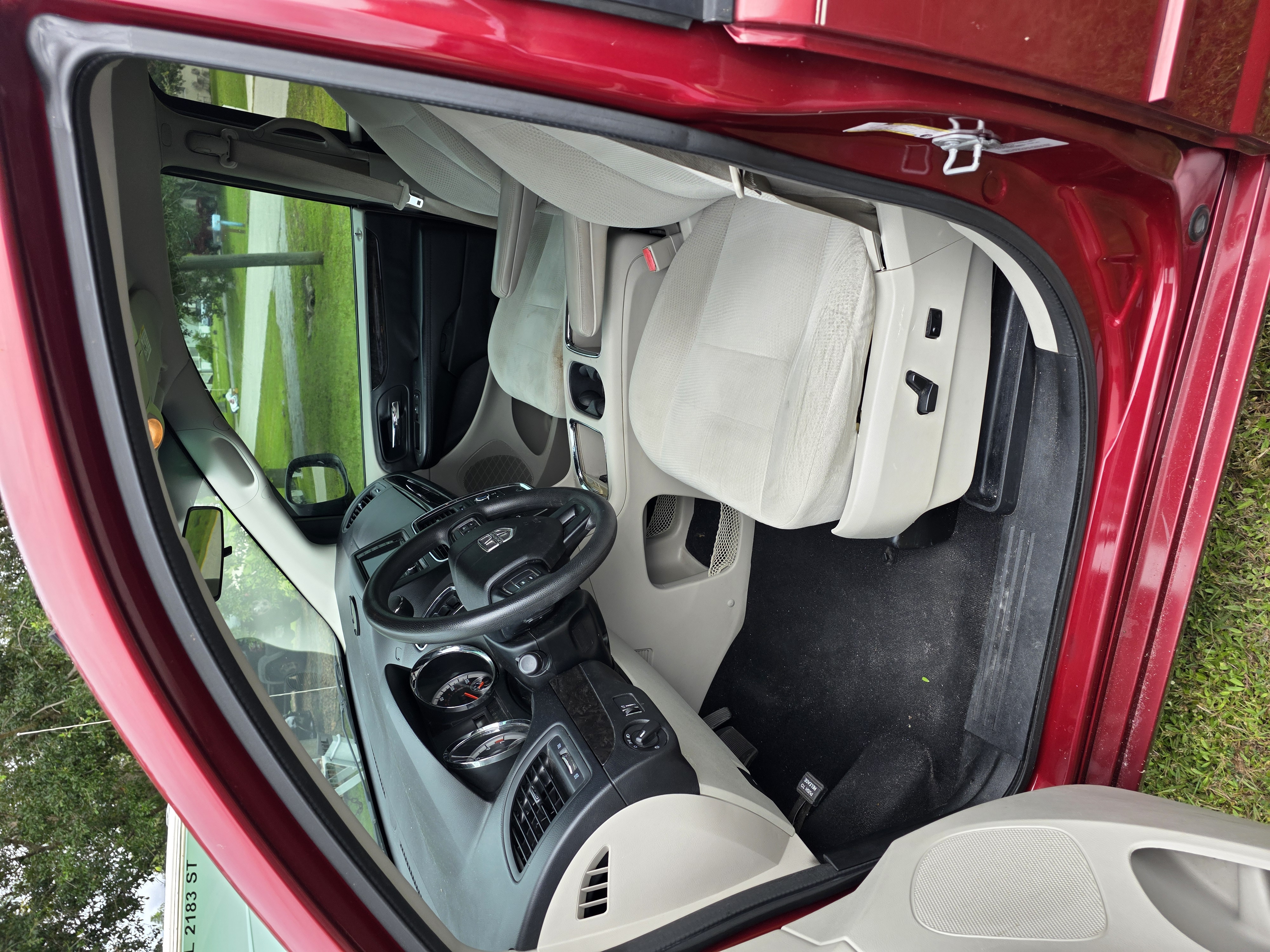 Used 2015 Dodge Grand Caravan SXT FWD image 8