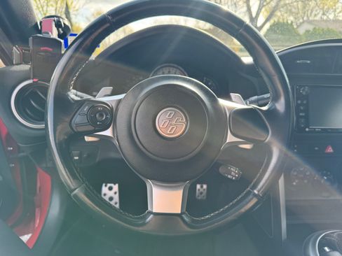 Used 2017 Toyota 86 image 11