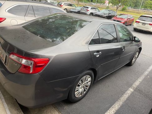 Used 2012 Toyota Camry LE FWD image 4