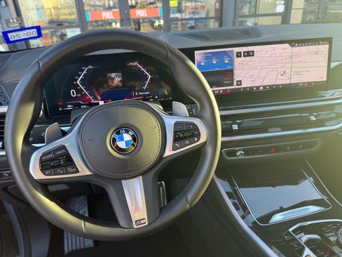 Used 2025 BMW X5 xDrive40i w/ M Sport Package image 5