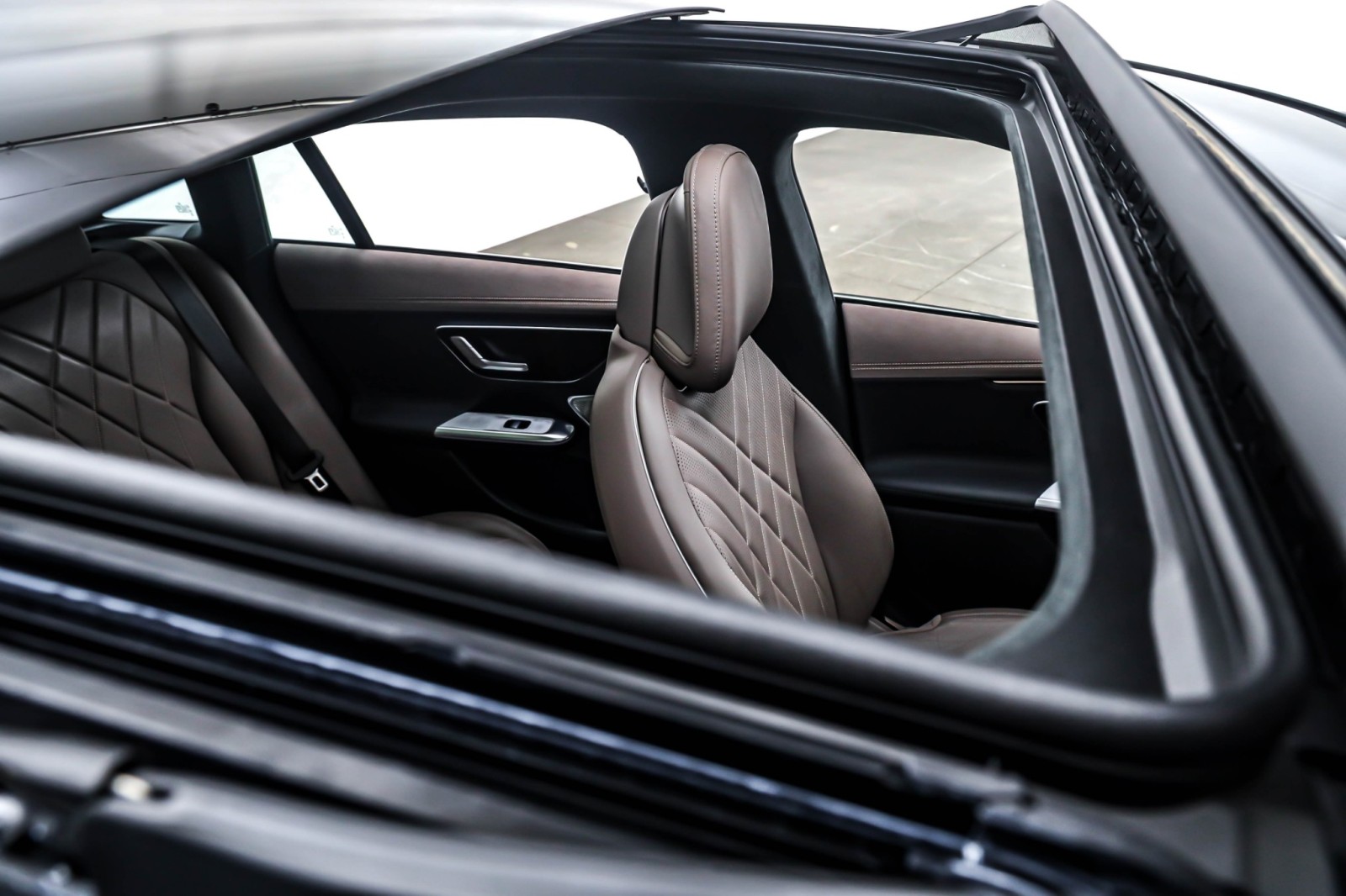 Used 2023 Mercedes-Benz EQE 500 4MATIC Sedan image 23