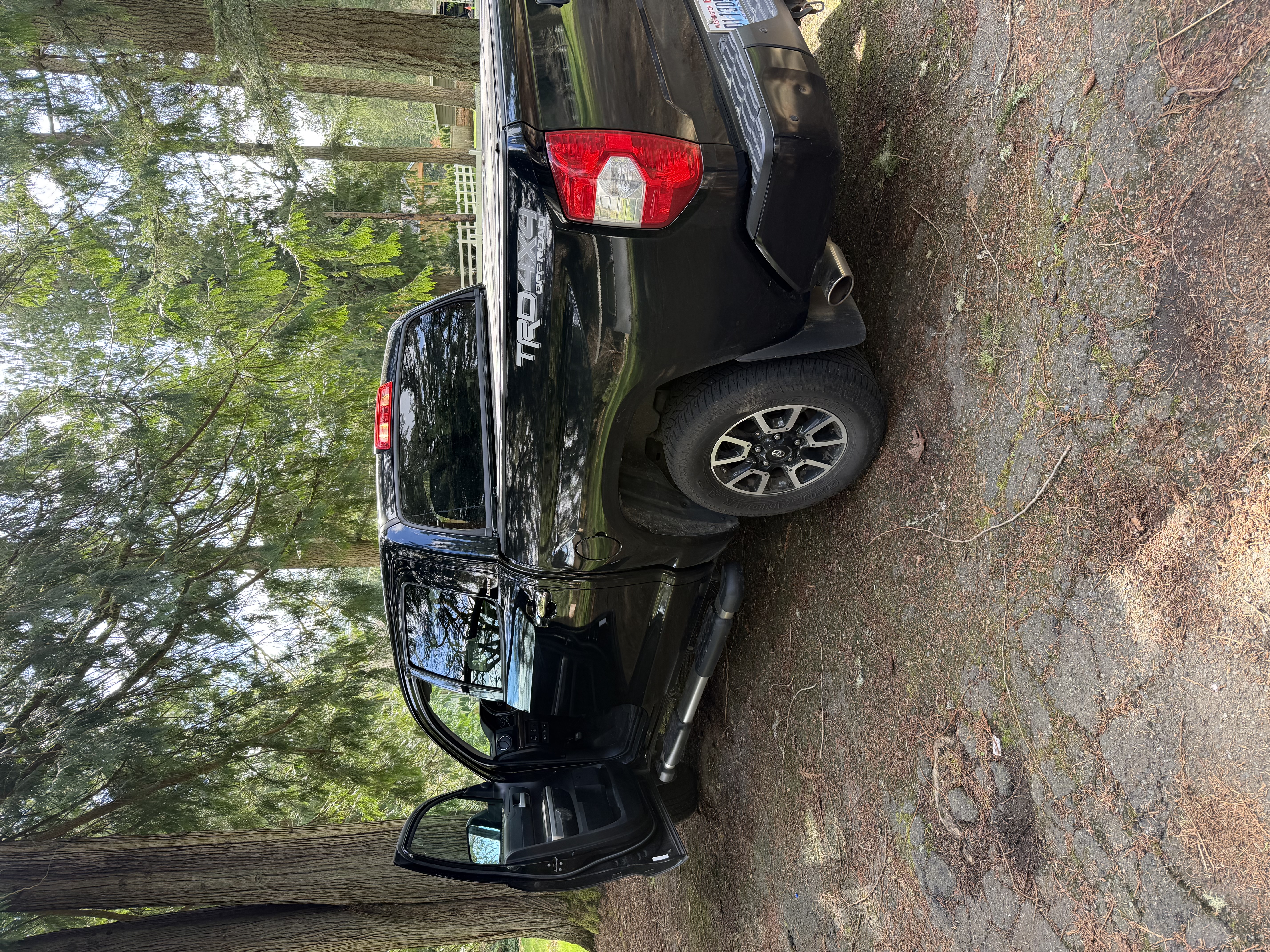 Used 2017 Toyota Tundra Limited w/ Limited Premium Package AWD/4WD image 17