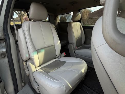 Used 2016 Kia Sedona LX w/ Option Group 020 image 4