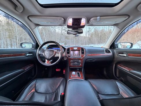 Used 2016 Chrysler 300 C image 17