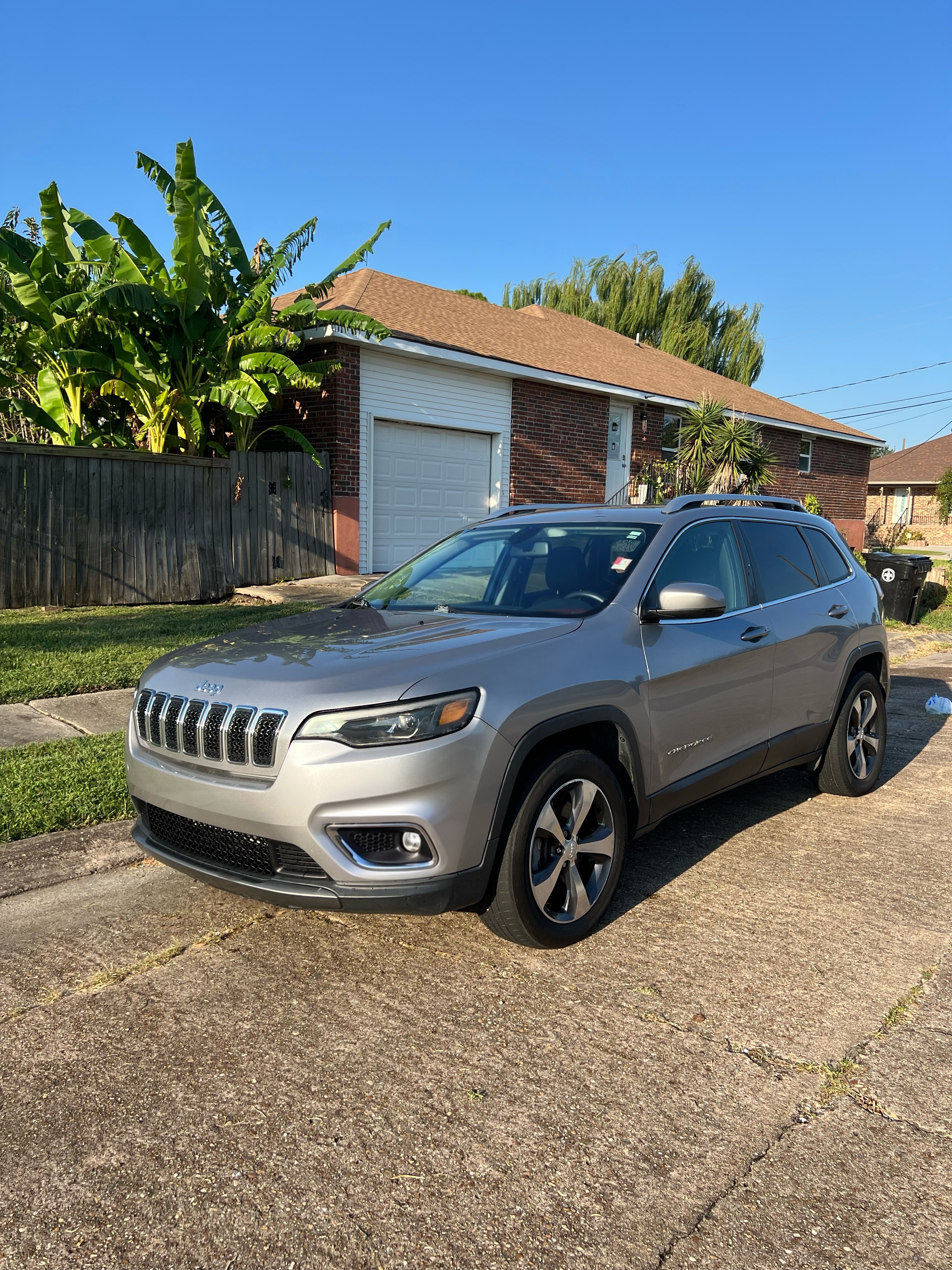Used 2019 Jeep Cherokee Limited w/ Trailer Tow Group AWD/4WD image 1