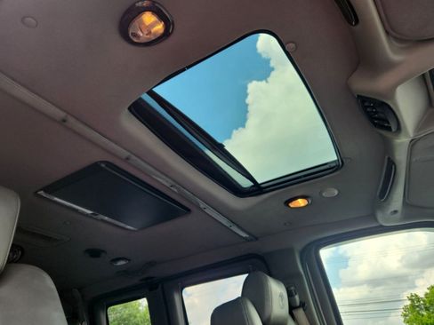 Used 2011 Chevrolet Express 1500 RWD image 11