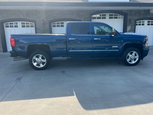Used 2017 Chevrolet Silverado 2500 High Country w/ Duramax Plus Package AWD/4WD image 24