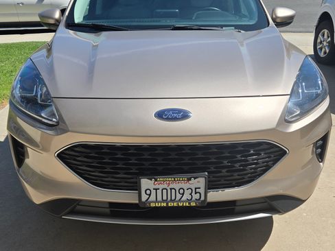 Used 2021 Ford Escape SE w/ Convenience Package image 2