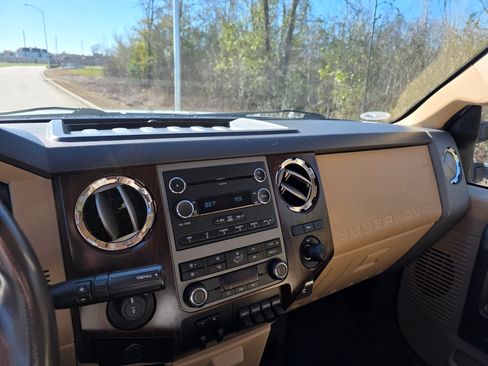 Used 2012 Ford F350 Lariat image 12