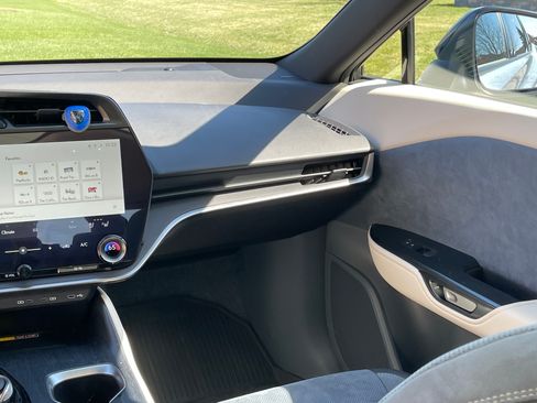 Used 2024 Lexus RZ 450e Premium w/ Accessory Package (2T) image 15