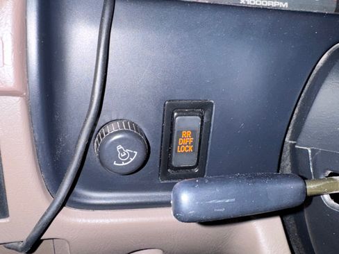 Used 2000 Toyota 4Runner SR5 image 10