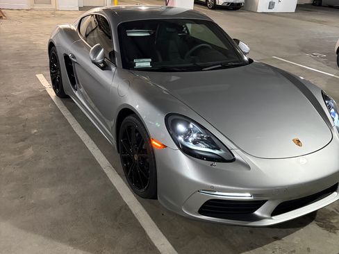 Used 2025 Porsche 718 Cayman RWD image 4