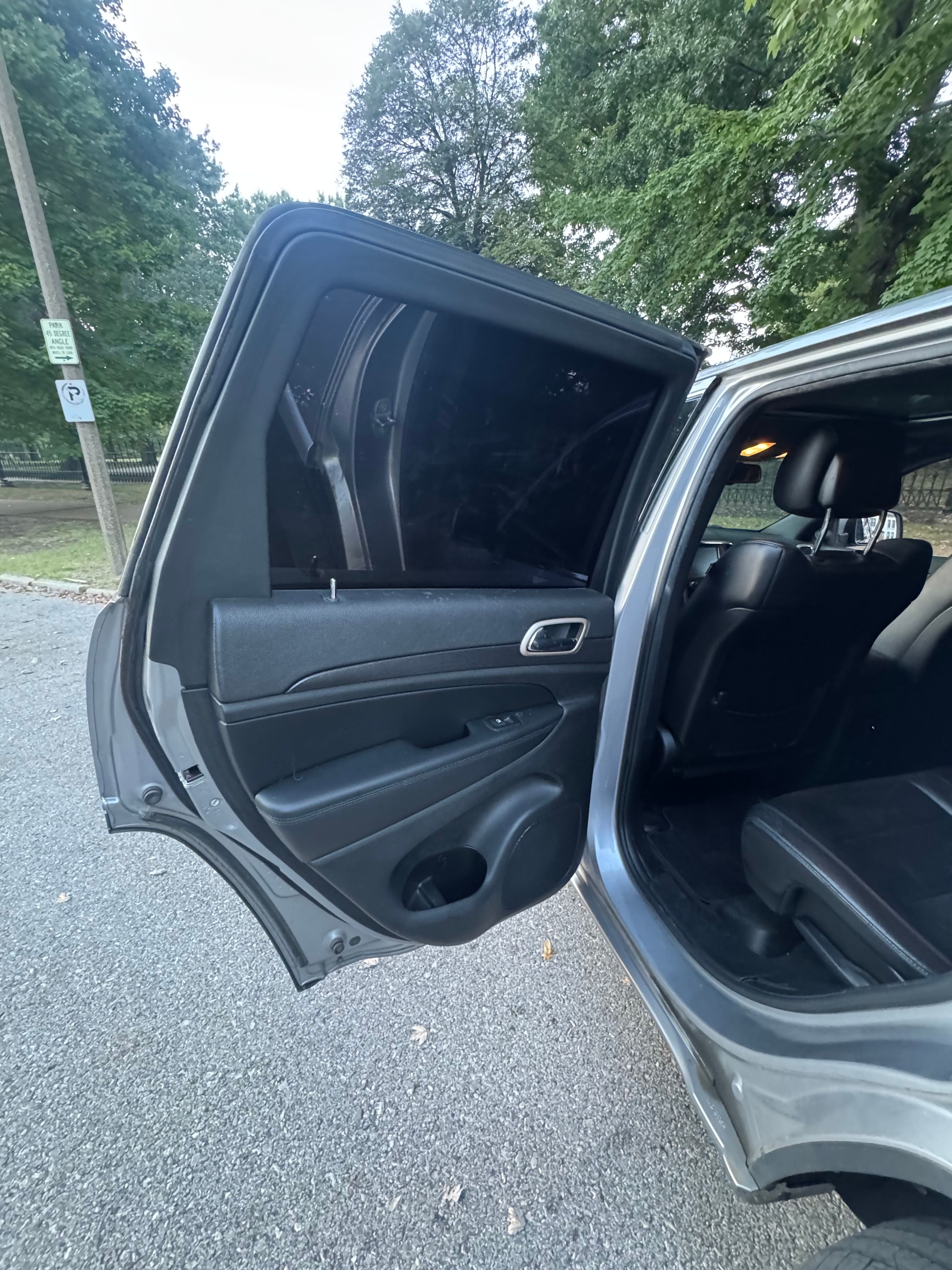 Used 2015 Jeep Grand Cherokee Altitude AWD/4WD image 13