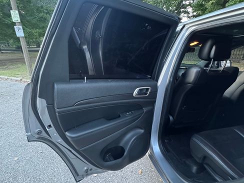 Used 2015 Jeep Grand Cherokee Altitude image 13