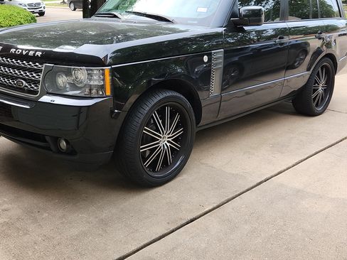 Used 2011 Land Rover Range Rover HSE image 9