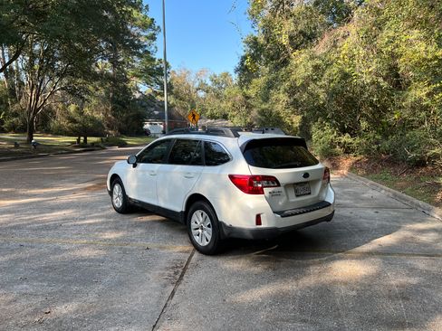 Used 2016 Subaru Outback 2.5i Premium image 15