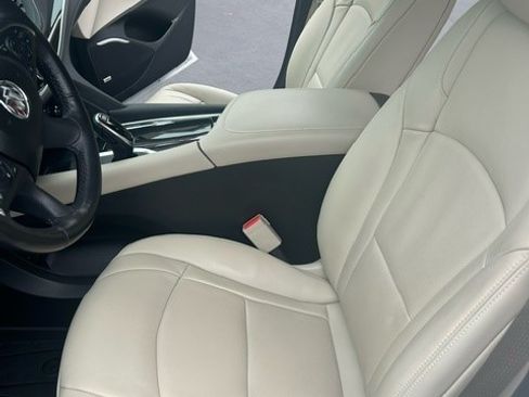 Used 2020 Buick Enclave Premium w/ Sun and Sites Package image 17