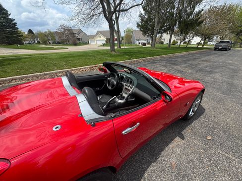 Used 2007 Pontiac Solstice GXP w/ Premium Package RWD image 4