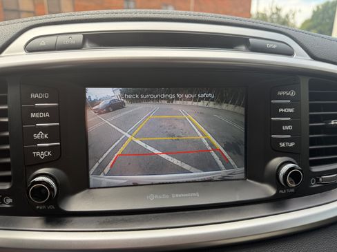 Used 2018 Kia Sorento FWD image 14