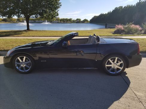 Used 2006 Cadillac XLR image 11