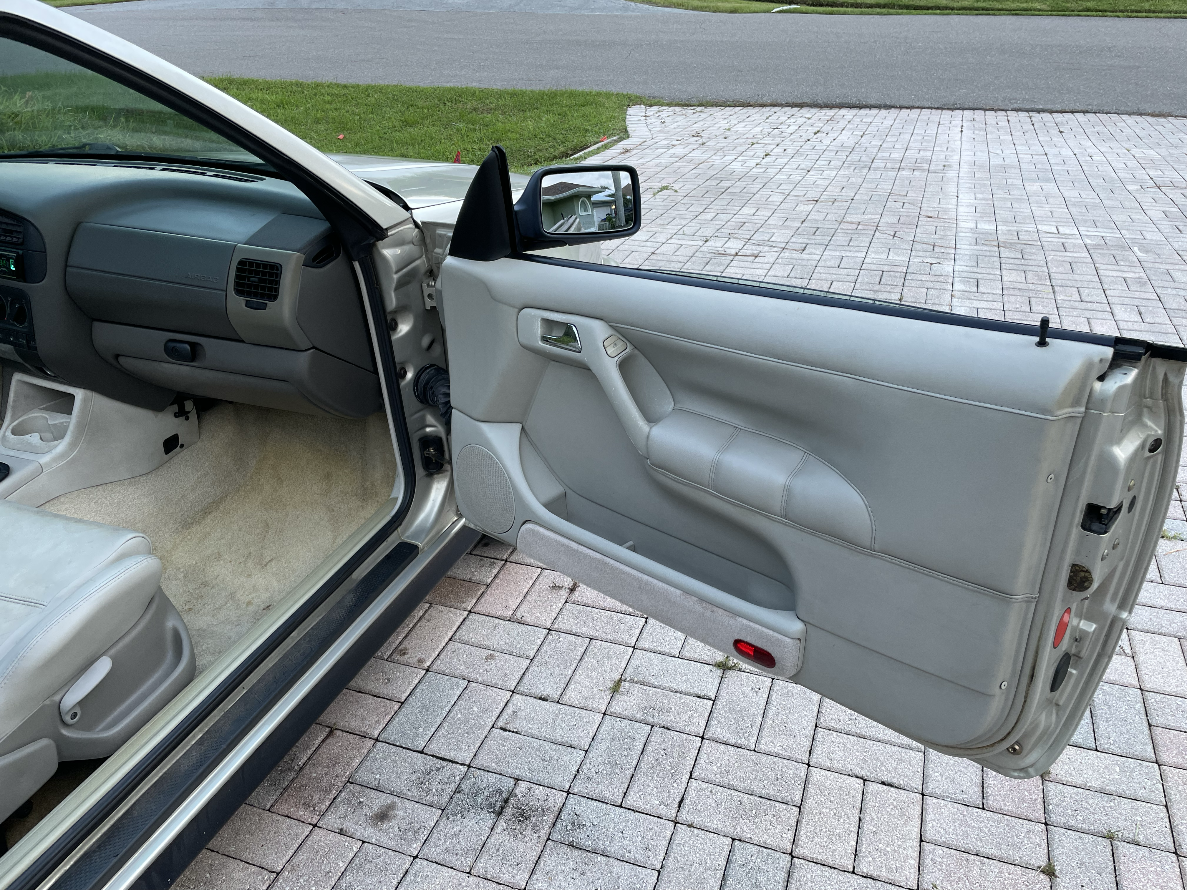Used 1999 Volkswagen Cabrio GLS FWD image 28