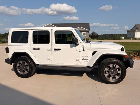 Used 2018 Jeep Wrangler Unlimited Sahara AWD/4WD image 2