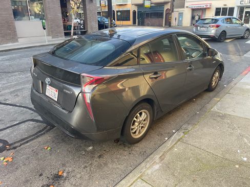 Used 2016 Toyota Prius Three Touring image 5