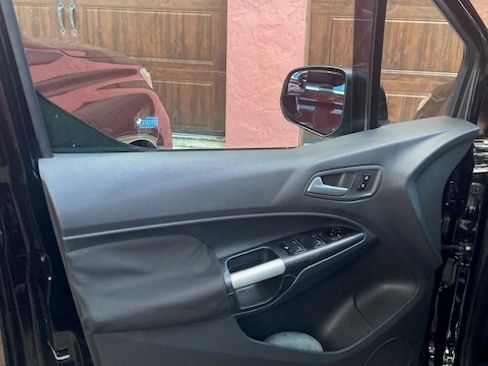 Used 2016 Ford Transit Connect XLT image 10