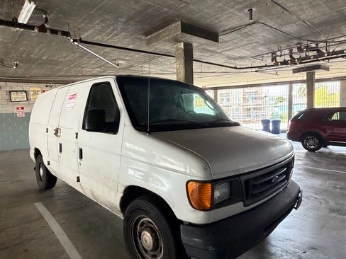 Used 2004 Ford E-150 and Econoline 150 image 1