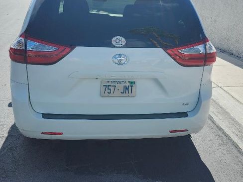 Used 2015 Toyota Sienna LE image 5