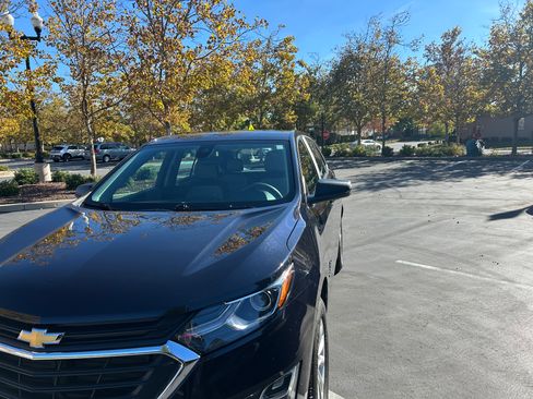 Used 2020 Chevrolet Equinox LS image 2