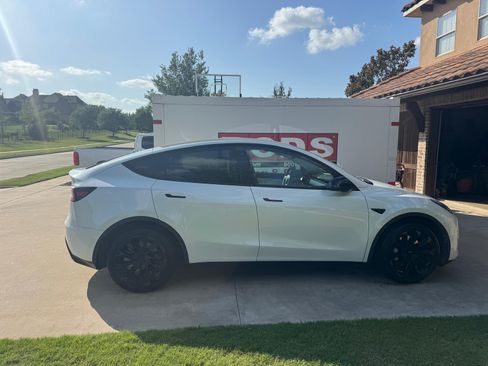 Used 2021 Tesla Model Y Long Range AWD/4WD image 5
