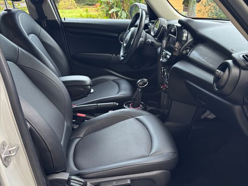 Used 2018 MINI Cooper 4-Door Hardtop image 16