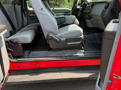 Used 2016 Ford F250 XL w/ Power Equipment Group AWD/4WD image 9