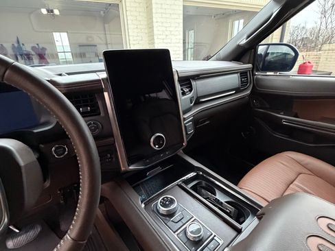 Used 2024 Ford Expedition King Ranch image 10