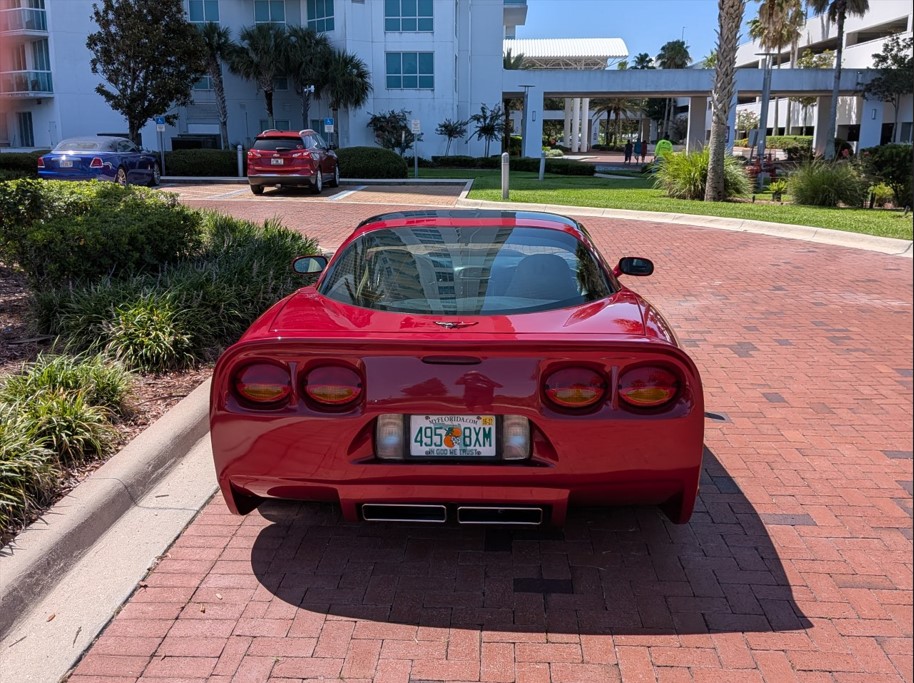 Used 2000 Chevrolet Corvette Coupe w/ Memory Pkg RWD image 5