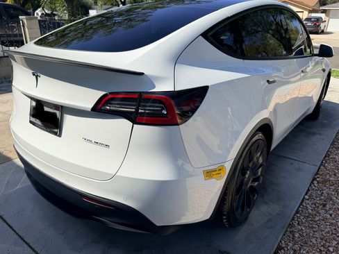Used 2022 Tesla Model Y Performance image 8