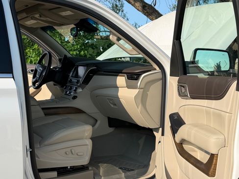 Used 2019 GMC Yukon XL Denali w/ Denali Ultimate Package AWD/4WD image 13