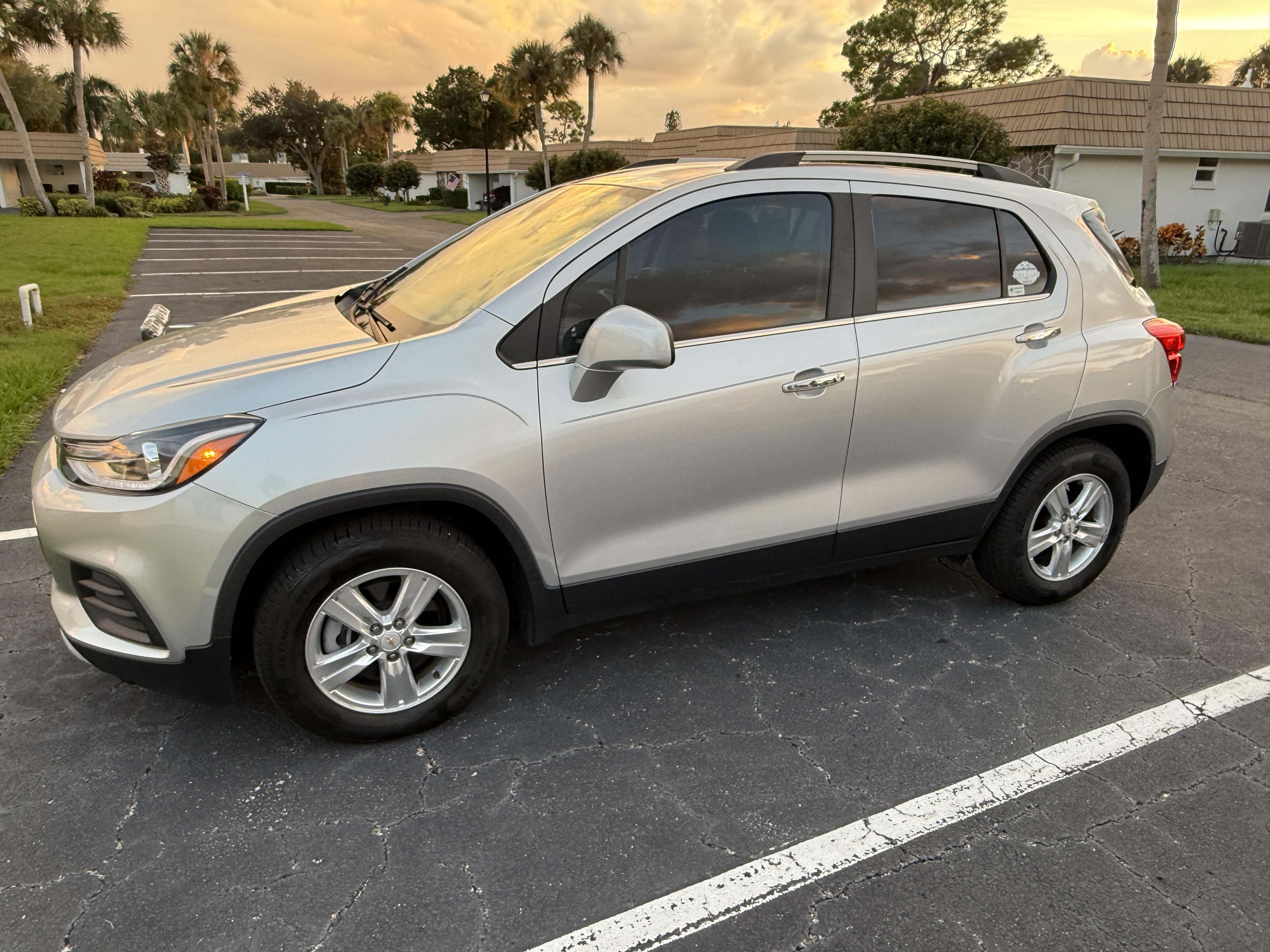 Used 2019 Chevrolet Trax LT w/ LT Convenience Package FWD image 10