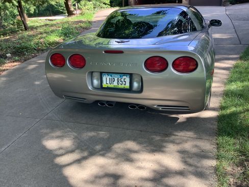 Used 2002 Chevrolet Corvette Coupe w/ Preferred Equipment Group2 RWD image 6